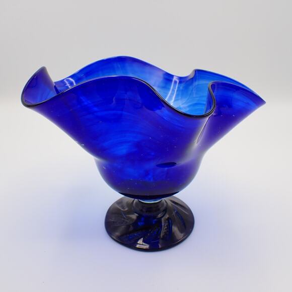 Footed Cobalt Blue Art Glass Vase with Swirl Pattern Handcrafted, Excellent Cond - Picture 5 of 10